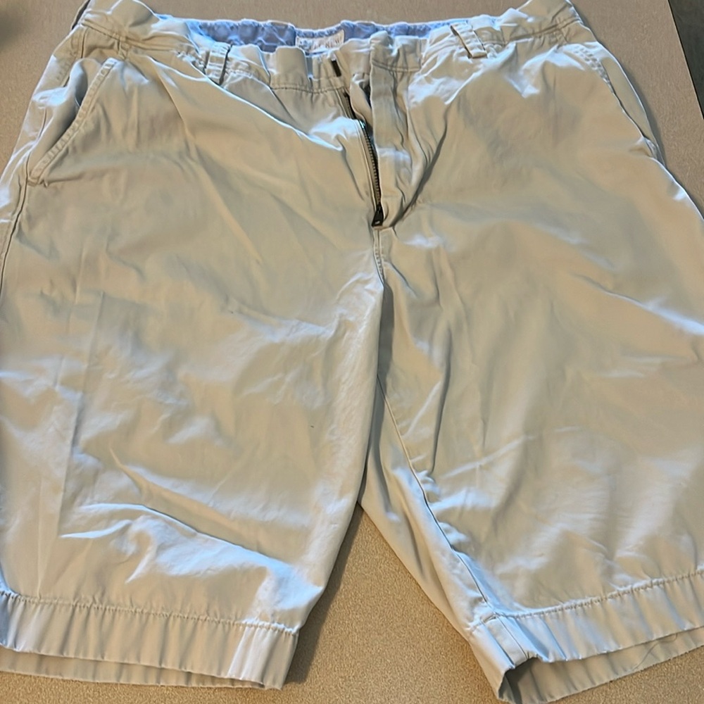 Light khaki men’s shorts